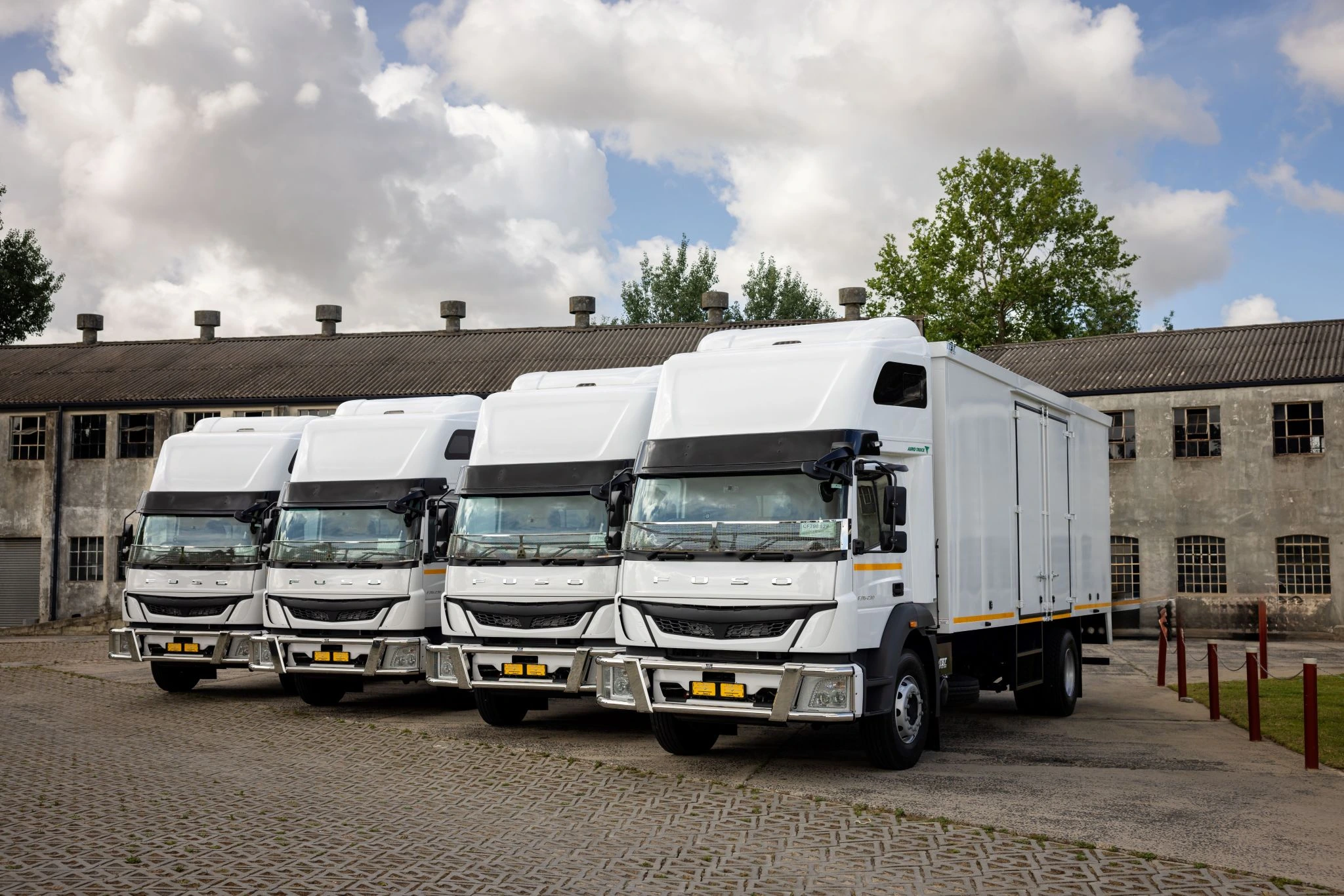 Wysiwyg Logistics SA Trucks Side View